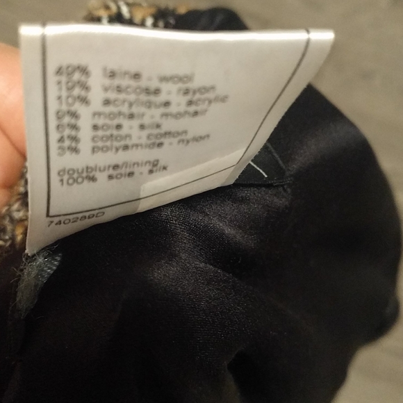 Beautiful cape by Chanel 🌸🌸🍀🌸🌸🌼🌼🌼 - Picture 14 of 15